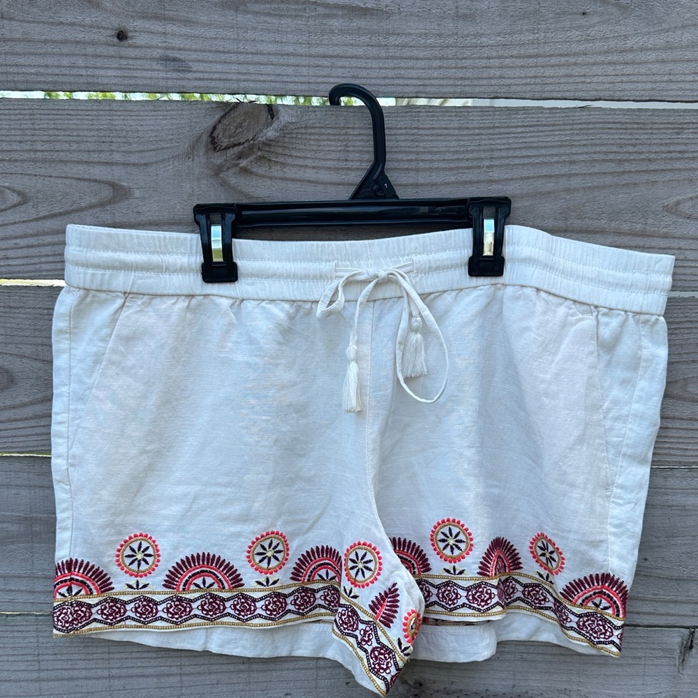 NWT Loft linen off white embroidered shorts size large